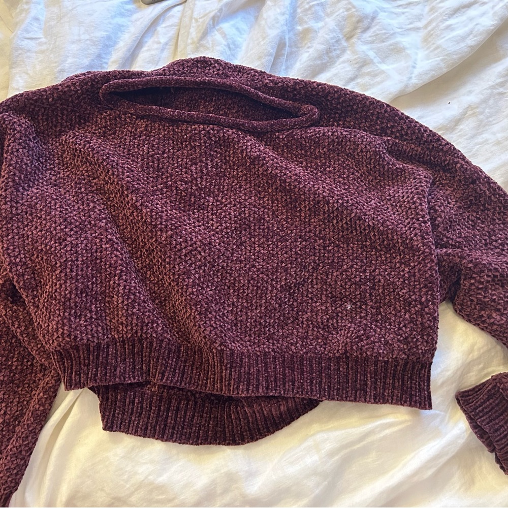 Cropped maroon sweater for fall